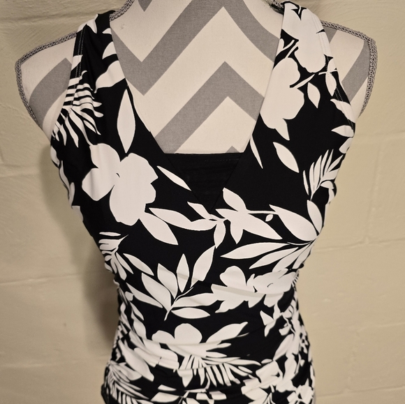 Lands' End Women's One-piece Swimsuit Size Medium Hawaiian Black White. - Picture 4 of 14